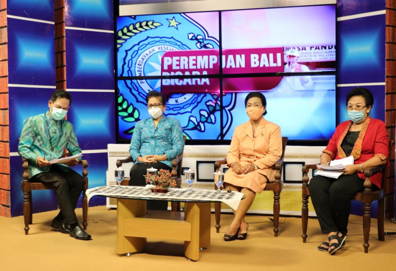 podiumnews.com-Ny Putri Koster Ajak Masyarakat Tak Takut Divaksin